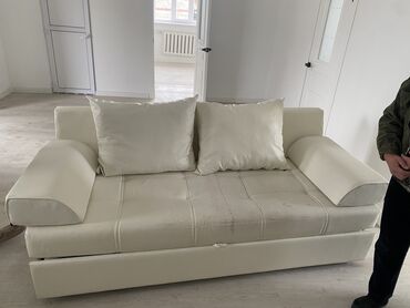 продаю бу диван: Цвет - Белый, Б/у