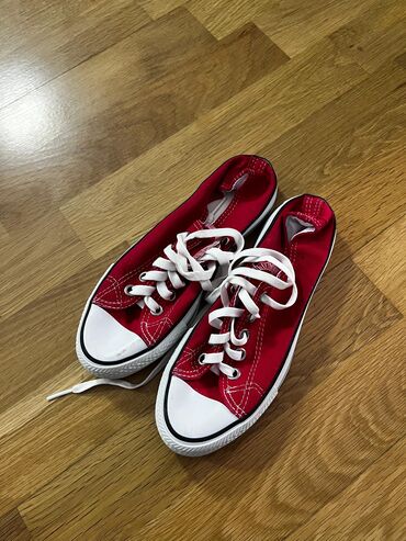 qadınlar üçün vans authentic ketlər: Qırmızı rəngdə klassik kanvas krossovkalar - Model: Low-top (aşağı