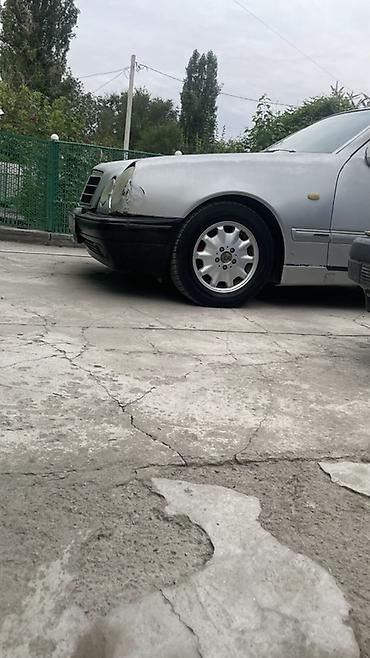 Mercedes-Benz E-Class: 1995 г., 2.4 л, Механика, Бензин, Седан