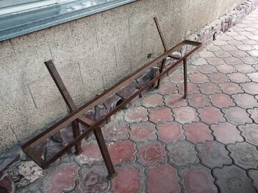 деревянная скамейка: Отургуч Металл, Жөлөнгүчү менен