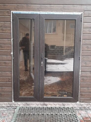 железные двери: Двухстворчатая входная дверь из ПВХ с остеклением - Материал