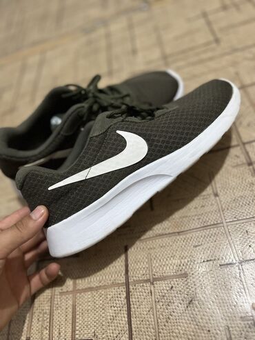 кроссовки 43 размер: Эркектердин кроссовкасы, 41, Nike, Колдонулган, түсү - Жашыл, Өзү алып кетүү