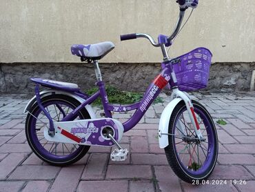 шезлонг для девочки: Велосипед для девочек в отличном состоянии. Сидушка регулируется