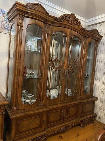 parça skaf: Klassik üslubda geniş yemək otağı mebel dəsti - Tərkibi: böyük vitrin — 1