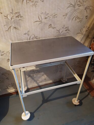 мебель кухонная: Столик медицинский б/у продаю -2000 сом, верхняя полка металлическая