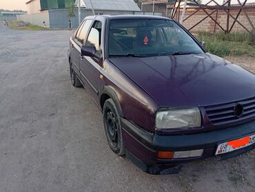 09 машина: Volkswagen Vento: 1993 г., 2 л, Механика, Бензин, Седан