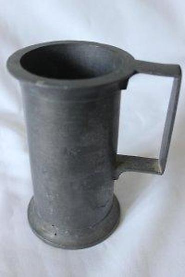 Staro posuđe i escajg: STARA LIVENA KRIGLA SA ŽIGOM | Stara masivna livena krigla sa žigom — 8