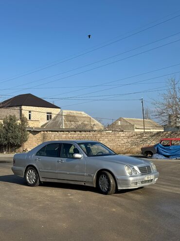 Mercedes-Benz: Mercedes-Benz 220: 2.2 l | 2000 il Sedan