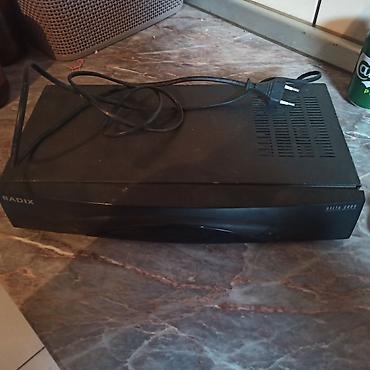 Pojačala i prijemnici: RADIX Delta 2000 – satelitski risiver + Sony Walkman FM/AM Opis: - — 2