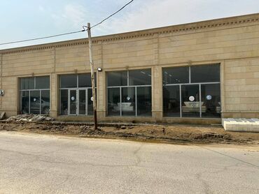 Anbar və emalatxanalar: Airport yoluna paralel Buta Palace ile üzbe üz Yeni Suraxanıya düşen