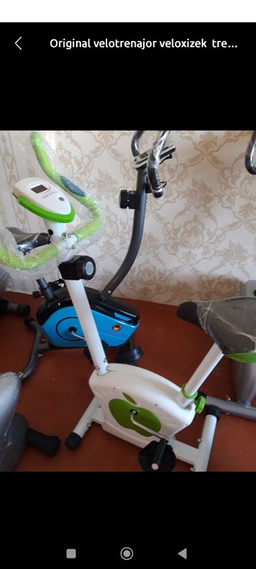 Velotrenajorlar: Ağ və yaşıl rənglərdə olan velotrenajor, fitness və məşq üçün nəzərdə