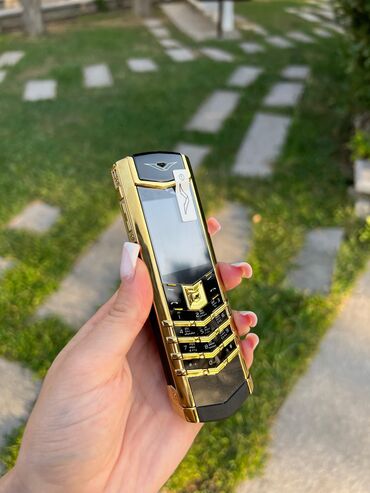 en ucuz vertu telefon: Vertu Signature Touch, < 2 ГБ, цвет - Золотой, Гарантия, Кнопочный, Две SIM карты