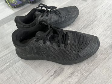 берса бу: Мужские кроссовки, 41, Under Armour, Б/у, цвет - Черный, Платная доставка, Самовывоз