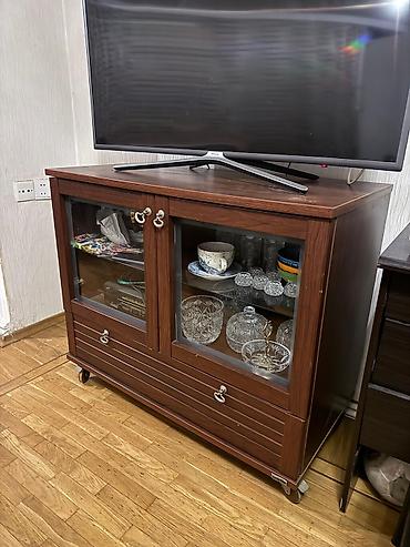 podstavka: Şkaf-vitrin dəsti və TV altlığı ikinci el satisi qiymetle baqli elaqe — 3