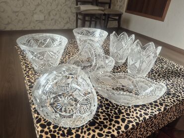 Çəngəllər: Klassik kəsimli kristal qab - Material: ağır kristal şüşə, dərin əl