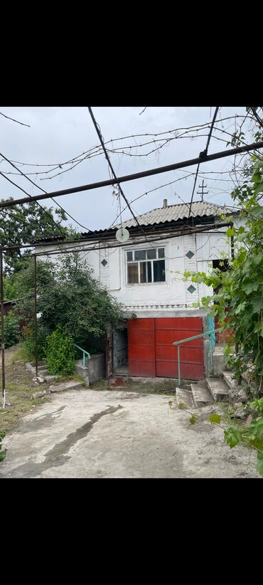 Долгосрочная аренда домов: 80 м², 5 комнат, Парковка, Забор, огорожен