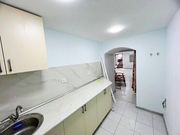 Ofislər: Tecili kiraye verilir.28 may metrosuna yaxin sahesi 55 kvm olan — 9