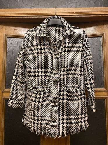 Köynək və bluzalar: Qadın geyimləri – 2 fərqli model 1) Ağ bluz: - Yumşaq, axıcı parça - — 7