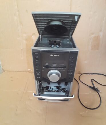 ведро на колесах: Musiqi mərkəzi SONY satılır 35 manata. Disk yerindən başqa hər şey