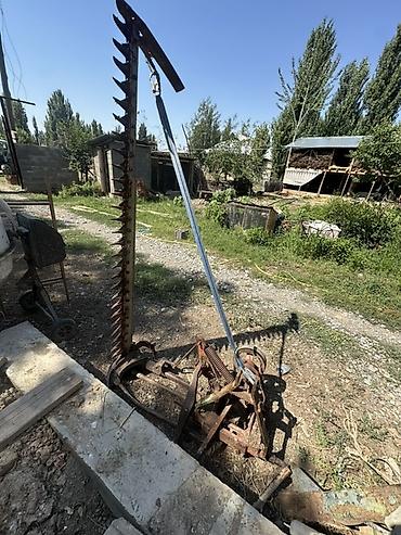 тракторные косилки: Трактор колесный, кабина закрытого типа. Класс тяги ориентировочно — 5