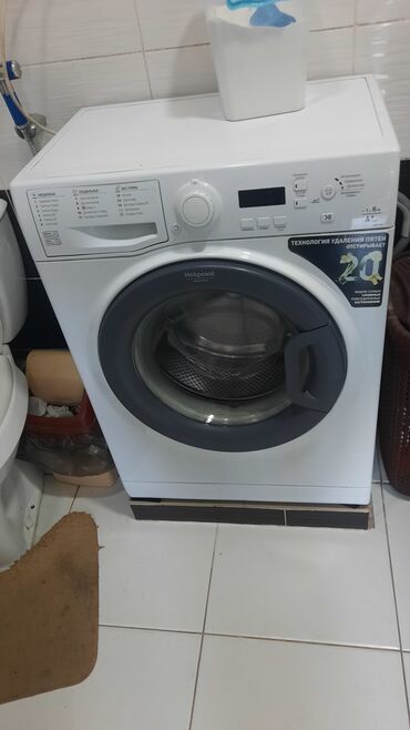 продаю бу стиральную машину: Стиральная машина Hotpoint Ariston, Б/у, Автомат, До 6 кг, Полноразмерная