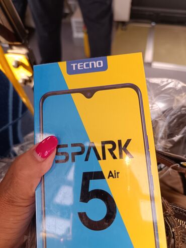 смартфоны безрамочные телефоны: Tecno Spark 5, Новый, 32 ГБ