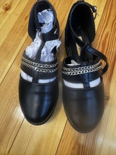 Women's Sneakers and athletic shoes: Qadın ayaqqabıları və idman krosovkaları dəsti 1) Sarı-qaranın — 2