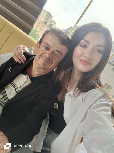 Satış məsləhətçiləri: Madel İş axtariram Mağazada paltar reklami ederem canlı acib Boy 168 — 12