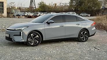 продаю авто ман: Geely Galaxy L6: 2025 г., 1.5 л, Автомат, Гибрид, Седан — 2