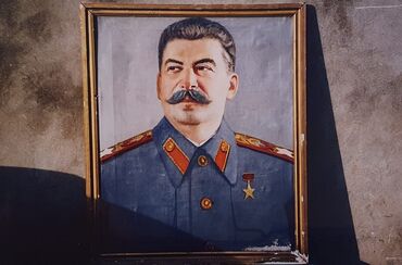 yeni ile aid profil sekilleri: İosif Vissarionoviç Stalin XIX-XXci esrlere aid yagli boya ile ketan