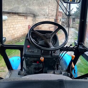 Traktorlar: Məhsul: Kənd təsərrüfatı texnikası paketi Tərkib: - Traktor Belarus — 9