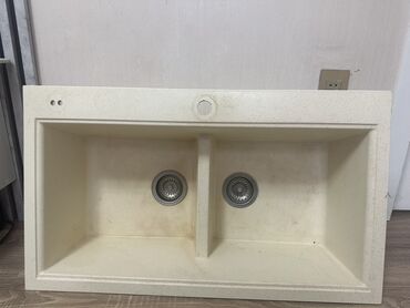 Moydadırlar: İki bölməli mətbəx lavabosu - Material: daş/kompozit tipli səth, krem