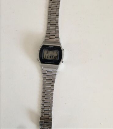 Toy paltarları və aksesuarları: Yeni, Qol saatı, Casio