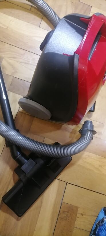 Klasični usisivači: Usisivač SAMSUNG 1600w na papirnu kesu kompletan dobar. Dobro vuče — 11