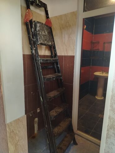 Köhnə tikili: 2 otaqlı ev interyeri - Geniş və işıqlı otaqlar: Hündür tavan, böyük — 9