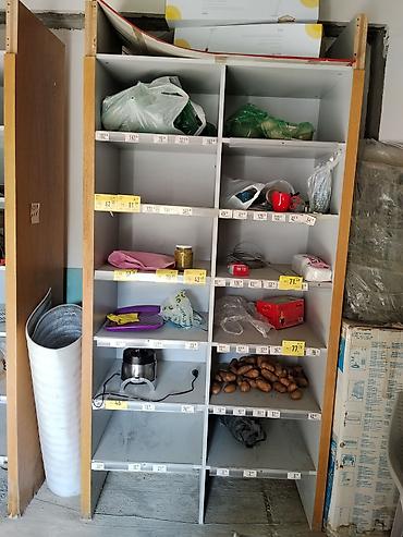 stellaj nədir: Açıq rəngli ağac karkaslı, çoxgözlü mağaza/ofis rəfi qiymətini 1 min — 3