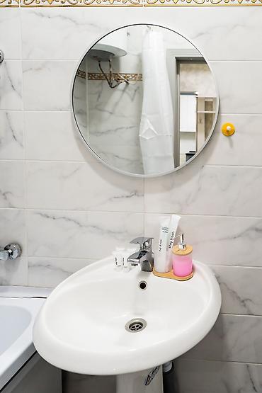 Посуточная аренда квартир: 2 комнаты, Душевая кабина, Постельное белье, Кондиционер — 24