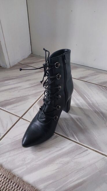 kesa za pranje patika: Ankle boots, Capelli Rossi, 38