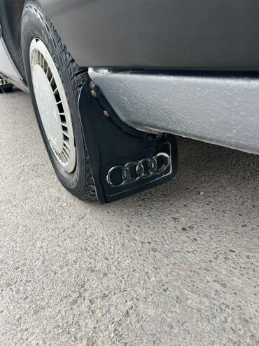 Audi: Audi 100: 1988 г., Механика, Бензин, Седан — 5