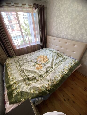 Двуспальные кровати: Двуспальная кровать, Б/у, С матрасом, ЛДСП, длина - 220 см