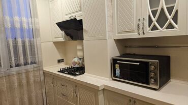 Uzunmüddətli kirayə mənzillər: Neftçilər metrosu yaxınlığında,229 nömrəli məktəbin yanında,5 — 6