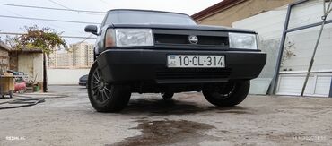 Tofas: Tofaş Şahin sedan – qara rəng, 4 qapı, arxa ötürücülü. Xüsusiyyətlər — 15