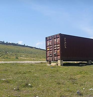konteynerdən mağaza: Mühəndis İnstitutundan Novxanı yeni salınmış yolun kənarında — 2