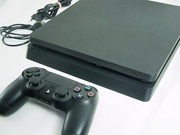 PS4 (Sony Playstation 4): U ponudi je Sony PlayStation 4.
Konzola je najnoviji SLIM model — 7