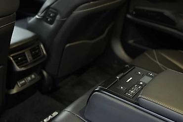 Lexus: Lexus ES: 2019 г., 2.5 л, Гибрид — 9