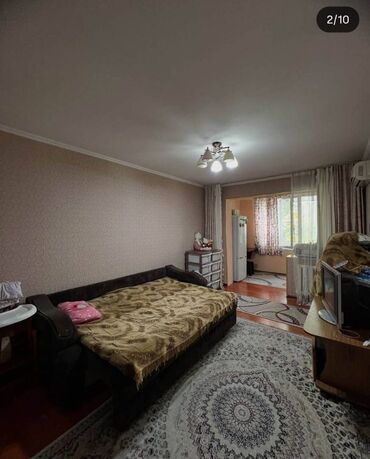 1 комнатную квартиру в центре: 1 комната, 34 м², 104 серия, 2 этаж