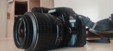 Проекторы: Продаю классный фотоаппарат никон 3100д очень хорошем состояни снимает