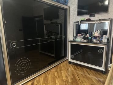 tolet: Təknəfərlik çarpayı, Komod