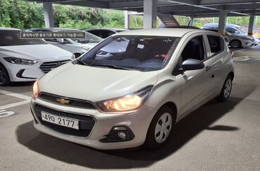 срочная продажа авто по низким ценам: Chevrolet Spark: 2017 г., 1 л, Вариатор, Бензин, Хэтчбэк