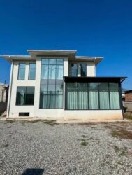 продаю дом село джал бишкеке: 345 кв. м, 4 бөлмө, Жылытылган, Жылуу пол, Брондолгон эшиктер